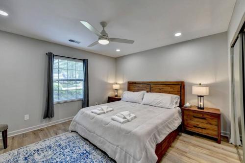 Walk to Avalon or Downtown 3 Walk to Avalon or Downtown 3