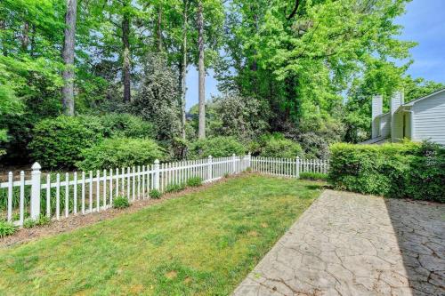 Walk to Avalon or Downtown 3 Walk to Avalon or Downtown 3