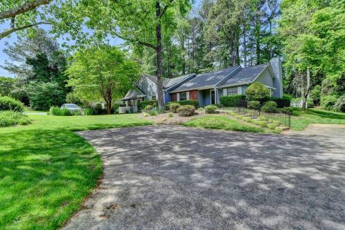 Walk to Avalon or Downtown 3 Walk to Avalon or Downtown 3