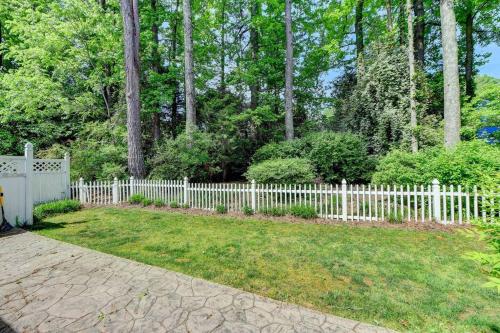 Walk to Avalon or Downtown 3 Walk to Avalon or Downtown 3