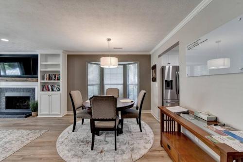 Walk to Avalon or Downtown 3 Walk to Avalon or Downtown 3