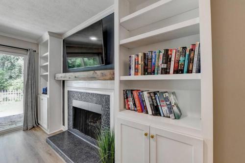 Walk to Avalon or Downtown 3 Walk to Avalon or Downtown 3