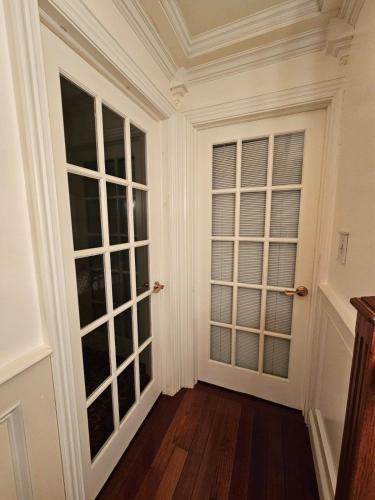 A comfy room I share cozy house in Metuchen, USA