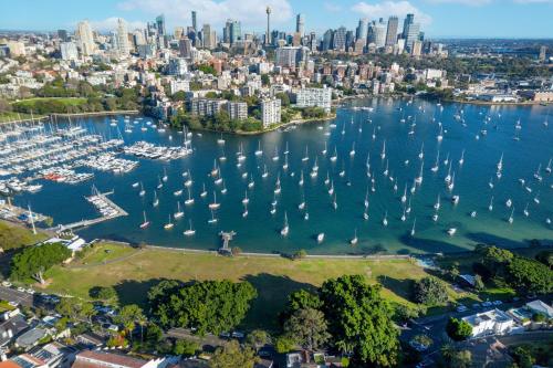 Nearby attraction, Executive 2BR Apt with Balcony near Yarranabbe Park in Darling Point