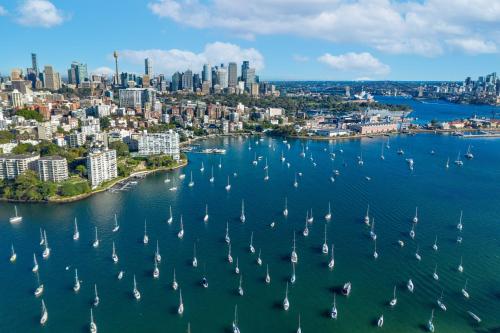 Nearby attraction, Executive 2BR Apt with Balcony near Yarranabbe Park in Darling Point