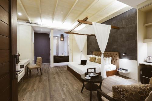 room detail thumbnail 1