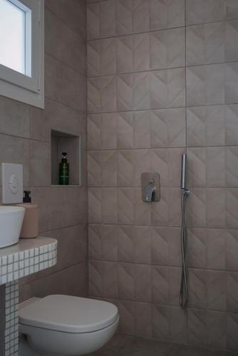 Wisteria Apartments - image 10