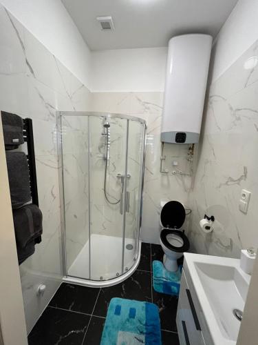 Vannas istaba, Apartmán Kostomlaty pod Milešovkou (Apartman Kostomlaty pod Milesovkou) in Trebenice