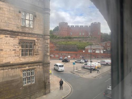 ทัศนียภาพ, Tumbledown Hotel in ชรีส์บูรี