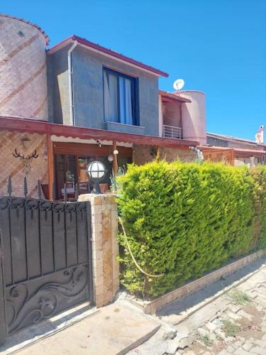 Şifne yalı'da 4 oda 9kisi yatak kapasite manzaralı · Ildir