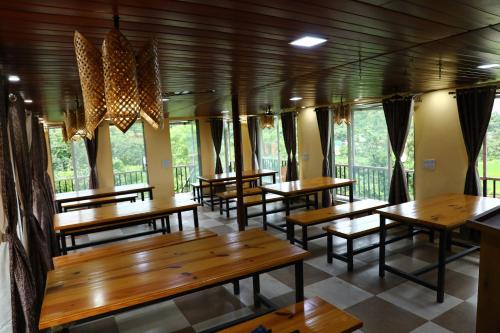 Restorāns, The Kille Torna Resort in Karandi Kurda
