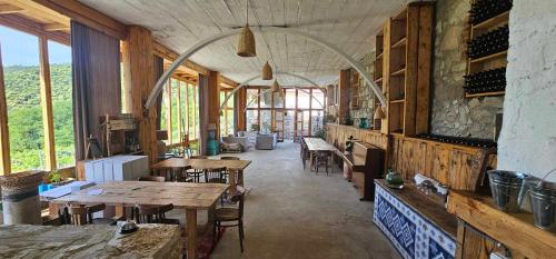 Restorāns, Korenishuli Veranda Wine Hotel 45 km from Tsageri in Tsageri