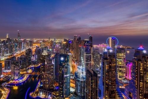 Stylish 3BR Apartment in Dubai Marina with Pool, Gym, and Views, Dubai (photo 8)