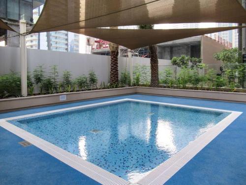Stylish 3BR Apartment in Dubai Marina with Pool, Gym, and Views, Dubai (photo 10)