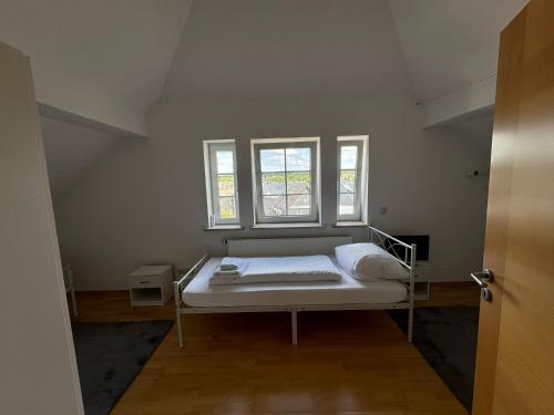 4 bedrooms, 9 beds