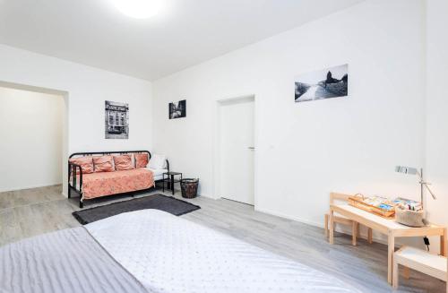 2 bedrooms, 6 beds