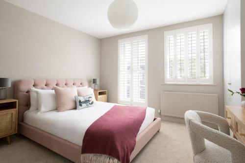 Luxury Family Home in Central Windsor with Large Garden, Games Room, Office, Parking & Pet-Friendly, Windsor (photo 4)
