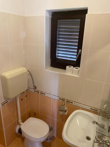 Studio Apartment with Sea View image 2