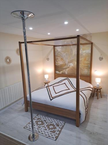 1 queen bed, 2 twin beds, 1 sofa bed