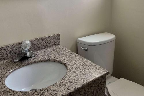 Travelodge by Wyndham Terre Haute - image 19