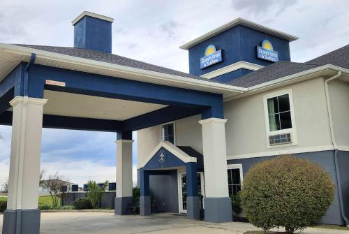 . Days Inn & Suites by Wyndham Thibodaux