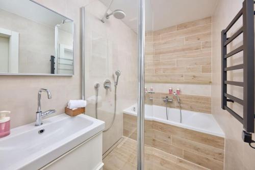 6min2Center, 2BR, Spacious,Quiet