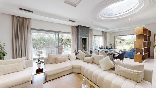 Villa F- Luxury 4 suites on a 5000sqm in the heart of Ambassadeurs - image 3