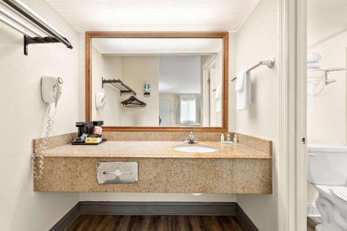 Quality Inn Pelham I-65 exit 246 Room Type - Queen Room - Accessible/Non-Smoking