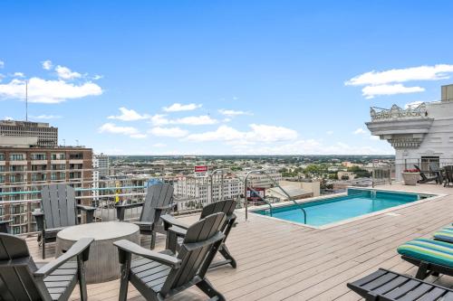 Spacious Modern Condos near French Quarter - 수영장