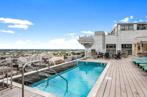 Spacious Modern Condos near French Quarter - 수영장