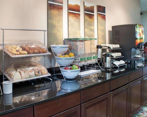 Comfort Suites Parkersburg South - image 2