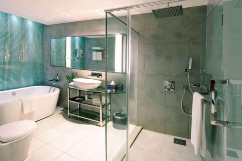 room detail thumbnail 2