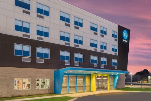 Tru by Hilton Janesville - image 5