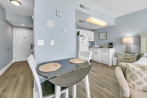 Majestic Beach Towers 1-609 by RealJoy Vacations - image 10