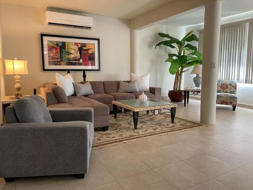 Spacious 4BD25BA Retreat Near Hospital & Tumon - image 6