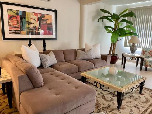 . Spacious 4BD25BA Retreat Near Hospital & Tumon