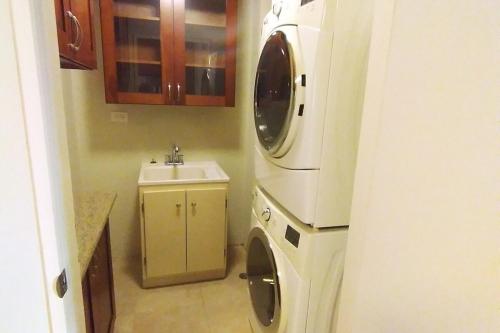 Spacious 4BD25BA Retreat Near Hospital & Tumon - image 5