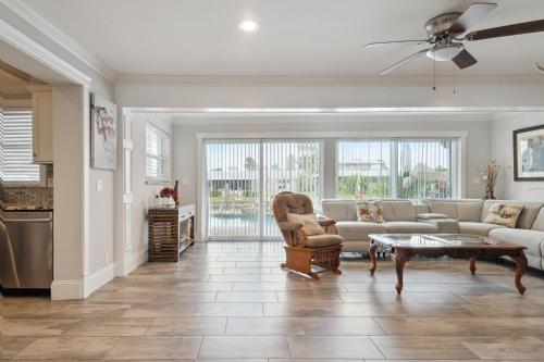 Coastal Charm- Seaside Hideaway home in South Daytona, USA