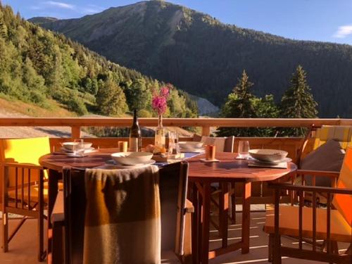 Balcony/terrace, Appartement 4 personnes Bee on skis a Oz en Oisans in Oz