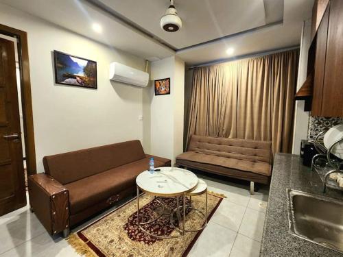 Splendid 1Bed Apt In Bahria Town - image 5