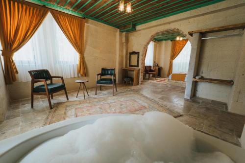 room detail thumbnail 2