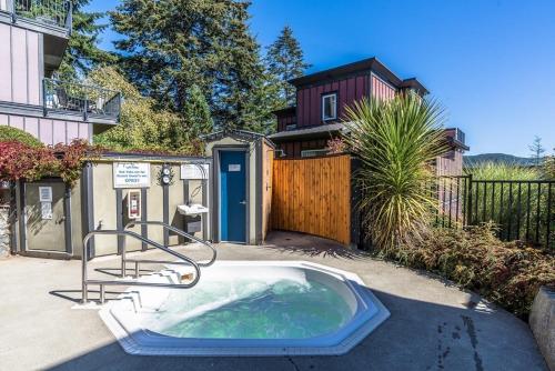 Sooke Harbour Townhouse in Sooke, Canada