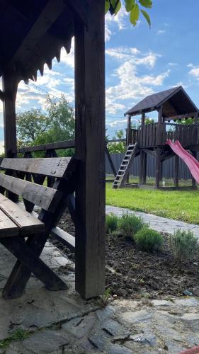 Гостьовий Будинок Косонь (Гостьовии Будинок Косонь) in 沙安村 (赫斯特區)