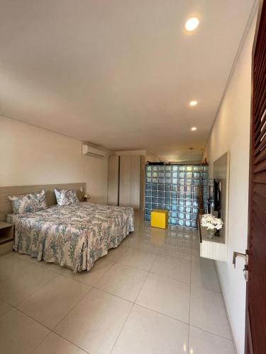 One-Bedroom Apartment image 1
