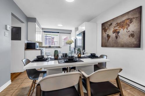 Kitchen, Cozy 3 Bedrooms Montreal near Le Gout De la Thailande