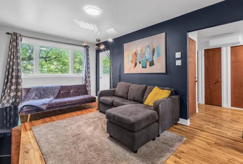 Cozy 3 Bedrooms Montreal near Le Gout De la Thailande