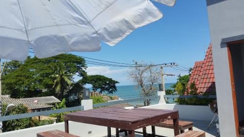 Hua-Hin Beach Villa บ้านพักริมทะเลหัวหิน