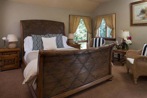 Abbey's Lantern Hill Inn