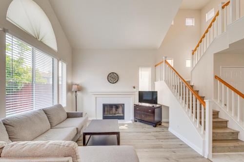 Pet-Friendly Hawthorne Home Patio and Fenced Yard! in Hawthorne, USA