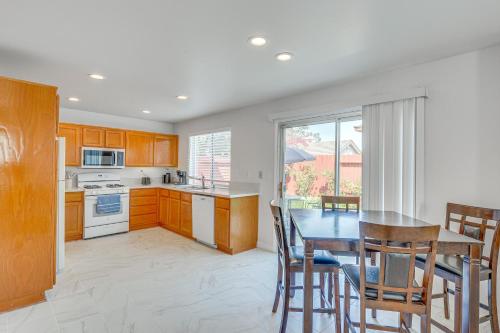 Pet-Friendly Hawthorne Home Patio and Fenced Yard! in Hawthorne, USA